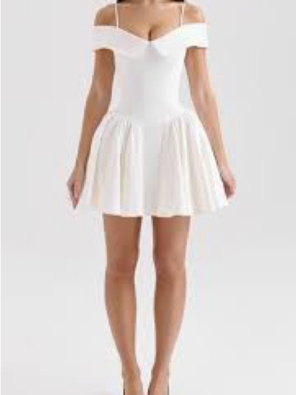 House of CB ‘Elida’ White Twill Off-Shoulder Midi Dress Size L (a+c)
Worn once - Picture 3 of 4
